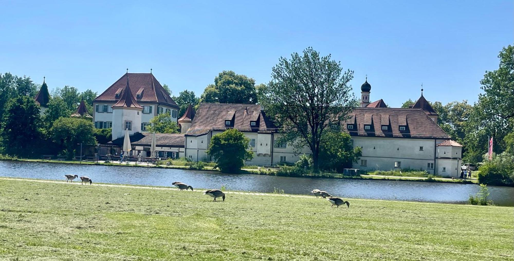 Erdgeschosswohnung Neben Schloss Blutenburg Mit Privatem Garten Мюнхен Экстерьер фото